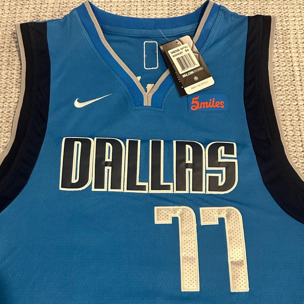 NWT Luka Doncic Nike Jersey - Stitched